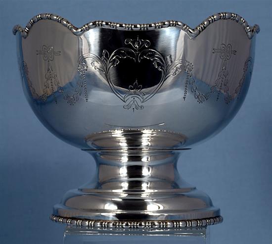 A George V silver rose bowl, Height 153mm Weight 16.4oz/511grms